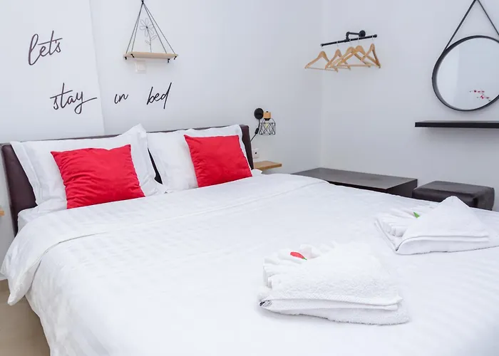 Whitehome Apartment