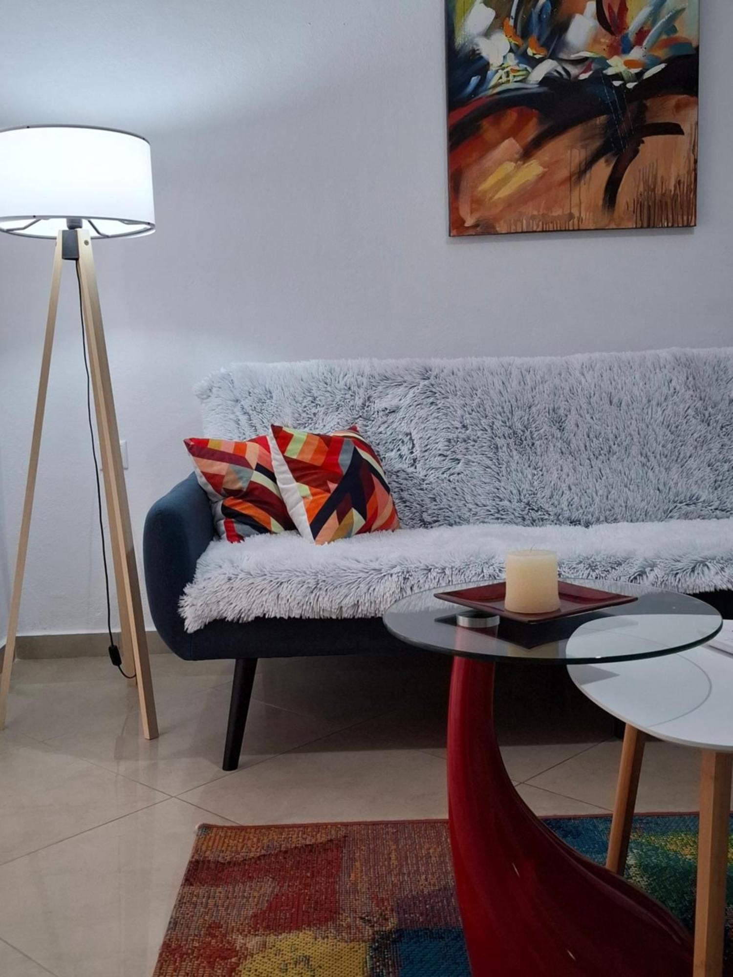 Whitehome Apartment *